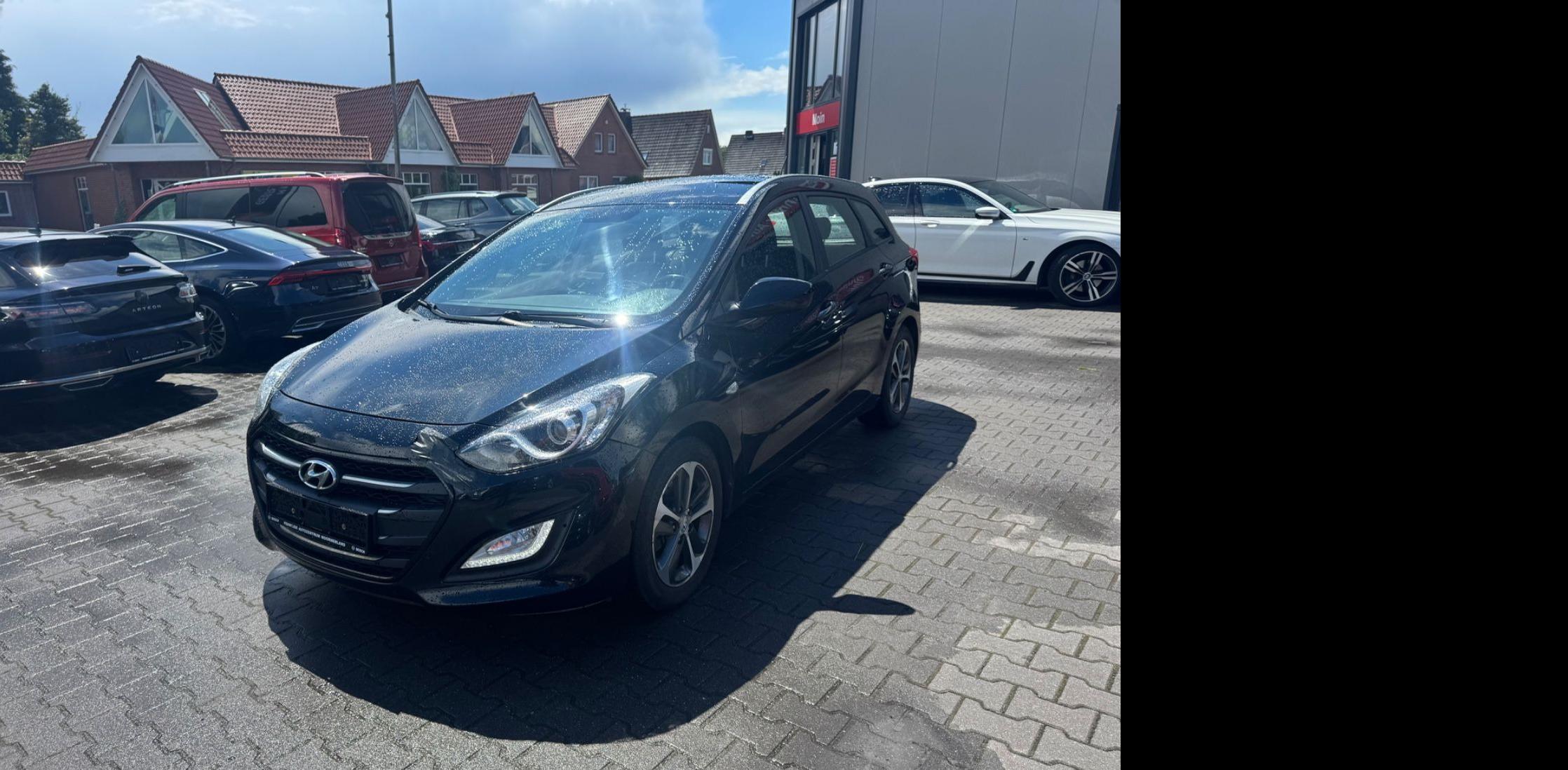 Hyundai i30 cw  Klima PDC MFL  ZV Radio
